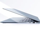 三星Galaxy Book6 Edge的厚度为12.3毫米，相对较薄。