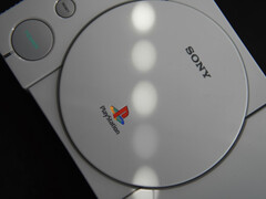 最初的 PlayStation 1。