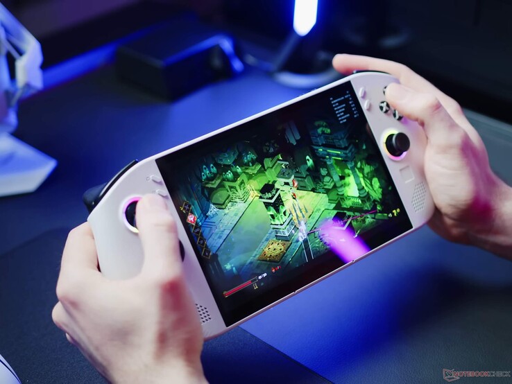 Legion Go S 的这一特定 SKU 采用 32 GB LPDDR5X 内存和 1 TB 存储空间。