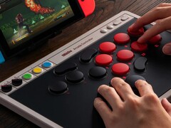 来自 8bitdo 的全新街机控制器，2025 年 7 月 15 日起上市。(图片来源：8bitdo）