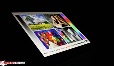 Vivobook 13 Slate的OLED显示屏的可视角度