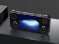 AyaNeo Pocket S Mini（如图）有黑白两种配色。 图片来源：Retro Handhelds Discord