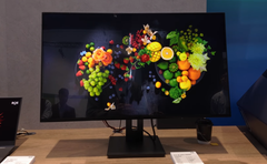 采用京东方 8K 120 Hz 液晶面板的游戏显示器原型（图片来源：8KAssociation on YouTube）
