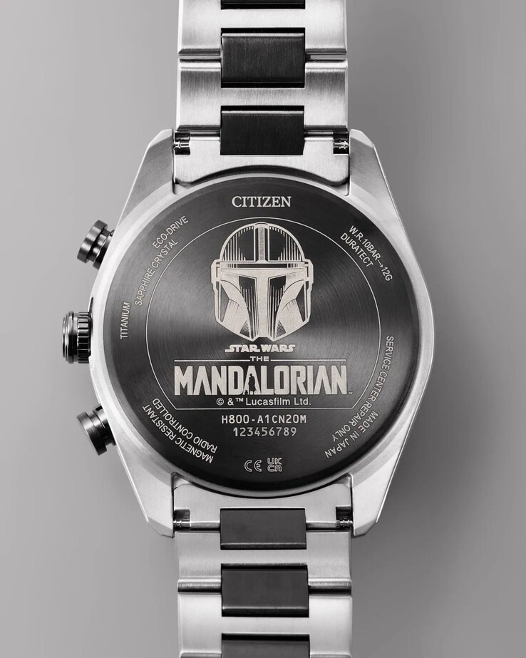 表壳背面刻有曼陀罗人头盔和星球大战品牌标志。