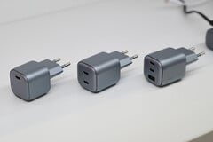 三款全新的100W充电器分别配备一个、两个或三个USB接口