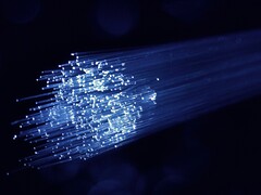 美国联邦通信委员会（FCC）采取行动加强美国境内海底电缆的安全。图：光缆（图片来源：Denny Muller, Unsplash光缆（图片来源：Denny Muller, Unsplash）