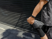 Fitbit 的 Charge 6 智能手表（如图）正在接受新的更新。(图片来源：谷歌）
