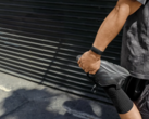 Fitbit 的 Charge 6 智能手表（如图）正在接受新的更新。(图片来源：谷歌）
