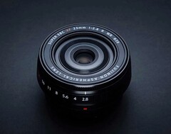 富士公司为富士 X 系列相机推出一款特别小巧的 23 mm 镜头。(图片来源：富士胶片）