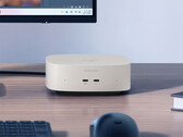 UFS 版本目前售价为 $499.99。图示：一张展示迷你电脑正面的宣传图片。