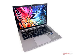 在审查中。HP ZBook Firefly 14 G9。测试设备由德国惠普公司提供。