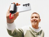Sharge 的新款 Grip Power Bank（如图）可用作相机遥控器。(图片来源：Sharge）