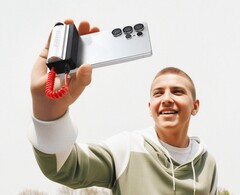 Sharge 的新款 Grip Power Bank（如图）可用作相机遥控器。(图片来源：Sharge）