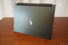 长跑健将：几乎没有任何一款游戏笔记本能比 Nitro V 16 AI 的续航时间更长。(图片来源：Notebookcheck）