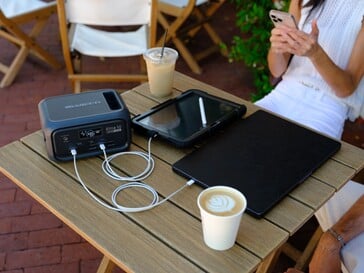 Bluetti Elite 10 仅重 1.8 千克(3.97 磅)(图片来源:Bluetti)