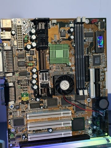 基于英特尔 440ZX 芯片组的 MSI MS-6168