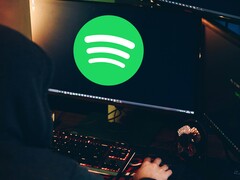 网络犯罪分子试图通过误导性播放列表和垃圾播客引诱 Spotify 用户访问欺诈网站。(图片来源：Pexels / Anete Lusina）