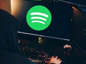 网络犯罪分子试图通过误导性播放列表和垃圾播客引诱 Spotify 用户访问欺诈网站。(图片来源:Pexels / Anete Lusina)
