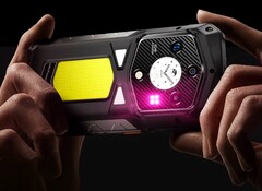 Ulefone Armor 29 Pro 背面配备圆形副显示屏。(图片来源：Ulefone）