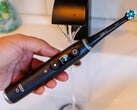 带充电旅行箱的智能牙刷 - Oral-B iO9 评测
