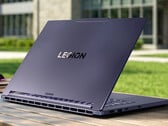 Legion 7a 15ASH11 没有面向后部的端口，这与近期其他Legion 7 笔记本电脑不同。