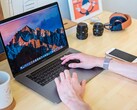 macOS Sequoia 为 Mac 带来了 2020 年的 iPhone 耳机功能（图片来源：Unsplash）