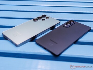Galaxy S25 Edge 与 S25 Ultra（图片来源：Notebookcheck）Galaxy