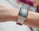 华为 Watch Fit 2 正在更新新固件。(图片来源：华为）