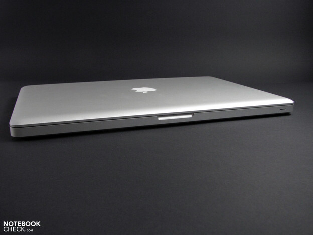 Apple 的标志会在笔记本电脑打开的那一刻亮起。(图片来源：Notebookcheck)