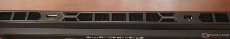 后部:HDMI 2.1、直流输入