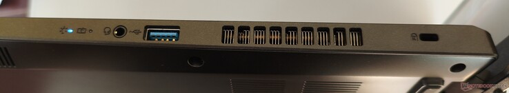 右侧：3.5 毫米音频插孔、USB-A 3.0、Kensington 锁插槽