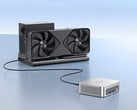 Peladn WO5 配有一个 USB4 接口。图示:这台迷你电脑连接到一套 eGPU 配置。
