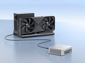 Peladn WO5 配有一个 USB4 接口。图示：这台迷你电脑连接到一套 eGPU 配置。
