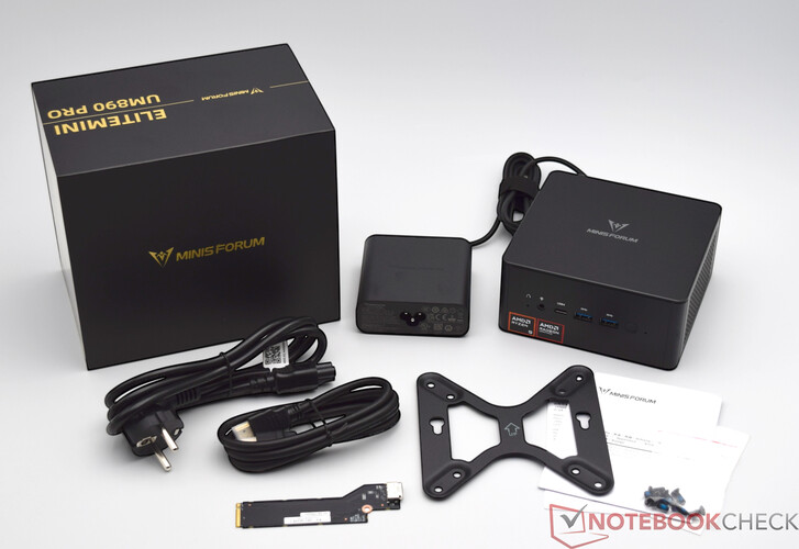 Minisforum EliteMini UM890 的交货范围。(图片来源：Notebookcheck）