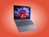 Luna Grey 配色的 IdeaPad Slim 3i 15IWC11。