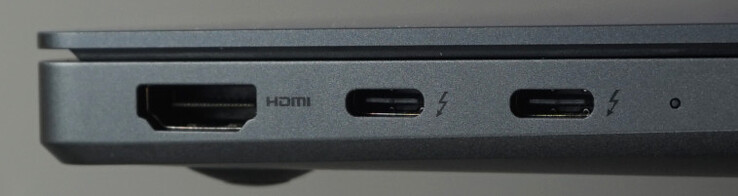 左边：HDMI 2.0，两个Thunderbolt 4端口