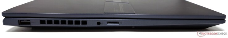 左：USB 3.2 Gen1 Type-A、3.5 毫米组合音频插孔、microSD 卡插槽