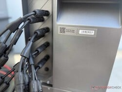 得益于5,000 W的太阳能输入功率,Solarbank 4 Pro可连接多块太阳能电池板。