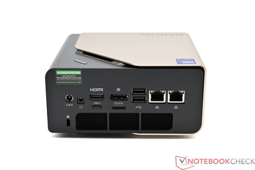 后部：电源连接、3.5 毫米组合音频插孔、HDMI 2.1、DisplayPort 1.4、Oculink、2× USB2.0 Type-A、2× 2.5G LAN