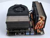 FA65G 采用定制的 CPU 和 GPU 冷却器以及罕见的 MXM GPU 设置。(图片来源：Youtube 上的小明白）