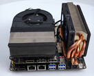 FA65G 采用定制的 CPU 和 GPU 冷却器以及罕见的 MXM GPU 设置。(图片来源：Youtube 上的小明白）