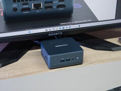 采用 Panther Lake 处理器的 Geekom IT13 2026 版,延续了熟悉的 NUC 设计