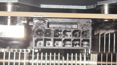 融化的 Nvidia RTX 4090 连接器（图片来源：Reddit）