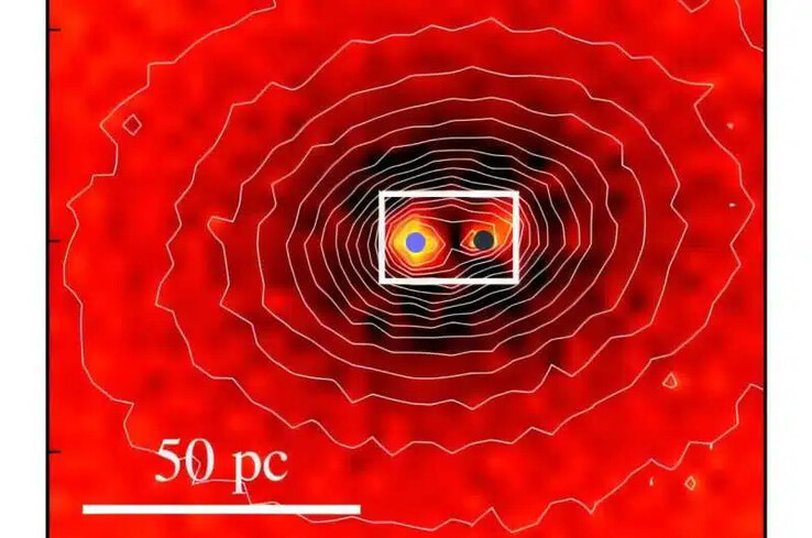 显示 NGC 4486B 中双核的图像。