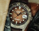 Huckberry x Timex Deepwater Reef 200 潜水表,配有棕色表盘、不锈钢表壳、黑色表圈及同色系棕色表带。