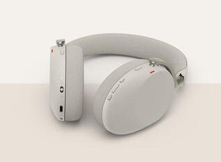 Jabra Evolve3 85 耳罩式耳机。(图片来源：Jabra）