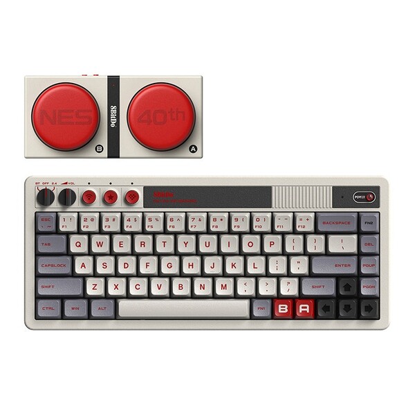 8BitDo Retro 68 键盘 - NES 40th 限量版配备无线超级按钮。(图片来源：8BitDo）