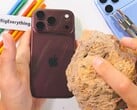 iPhone 18 Pro (Max) 背面的许多划痕只需轻轻一擦即可去除——但正如耐用性测试所示,并非所有划痕都能如此轻松消除。