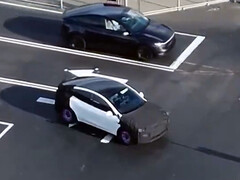 据称更便宜的特斯拉 Model Y 版本。(图片来源：Christopher Dungeon/X）