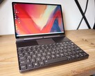 GPD Win Max 2 是一款独特的蛤壳式掌上游戏笔记本电脑，在现代游戏中表现出令人印象深刻的性能。